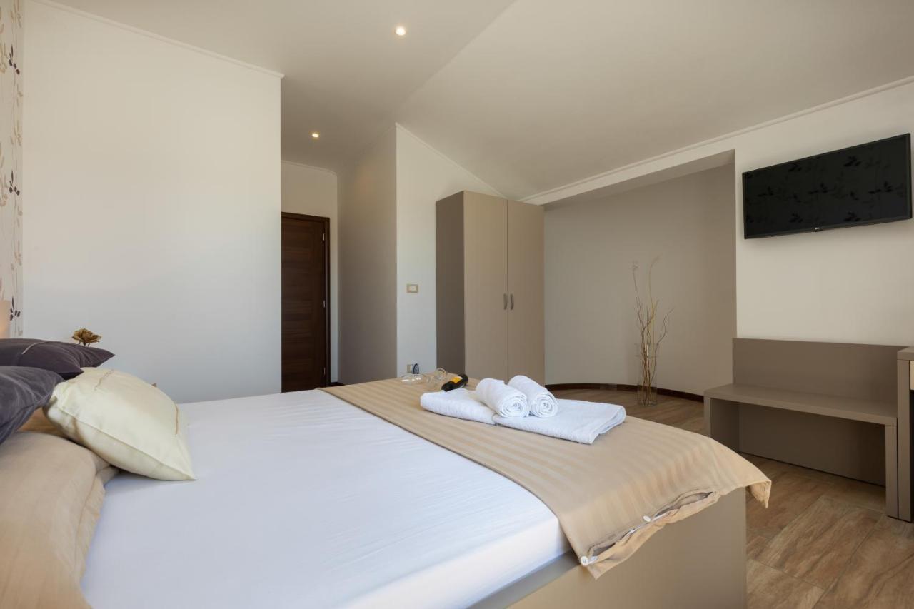 B&B Villa Oasa 1 로비니 외부 사진
